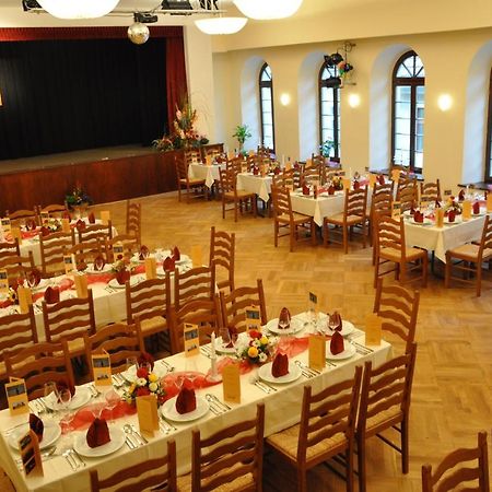 Hotel Goldner Loewe Щолпен Екстериор снимка